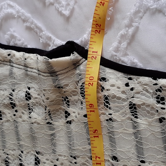 Edista top. Short Sleeve Black & White Top, Lace Front, Round Ne… - Picture 9 of 13